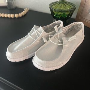 Hey dudes Wendy’s stretch sparking white size 10